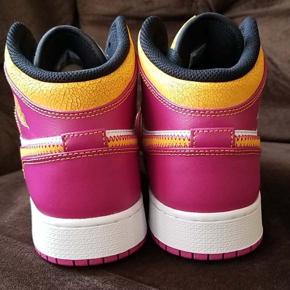 Air Jordan 1 Mid Dia de Los Muertos - Picture 3 of 9